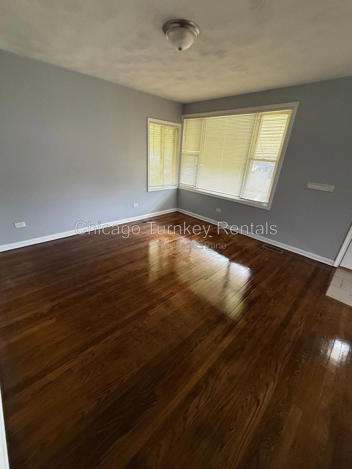 14204 Woodlawn Ave - Photo 2 of 22