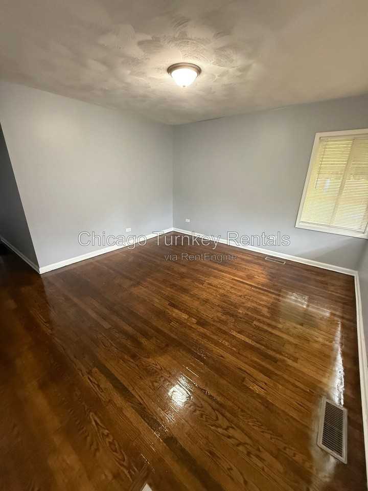 14204 Woodlawn Ave - Photo 3 of 22