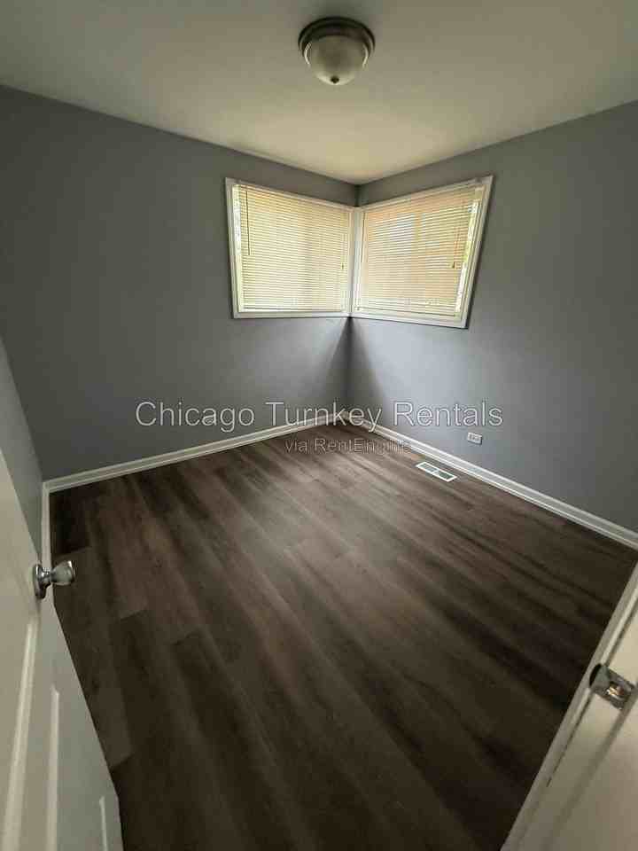 14204 Woodlawn Ave - Photo 7 of 22