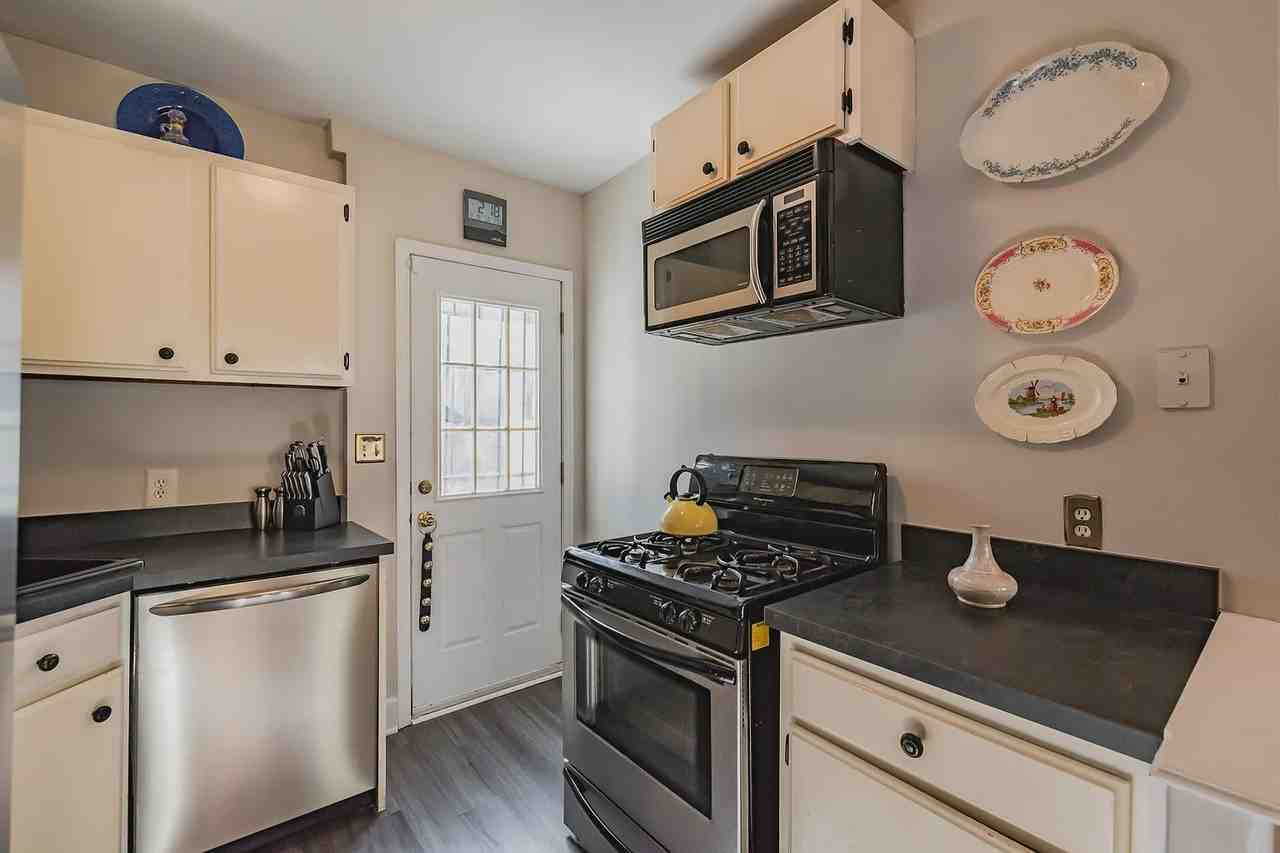 2214 Pemberton St - Photo 3 of 28