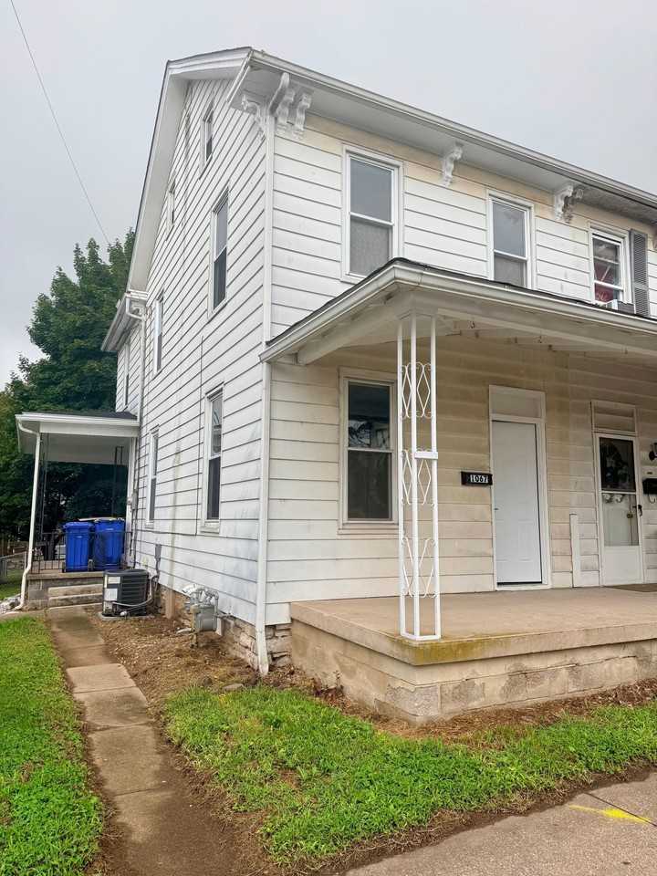 1067 Main St - Photo 2 of 30