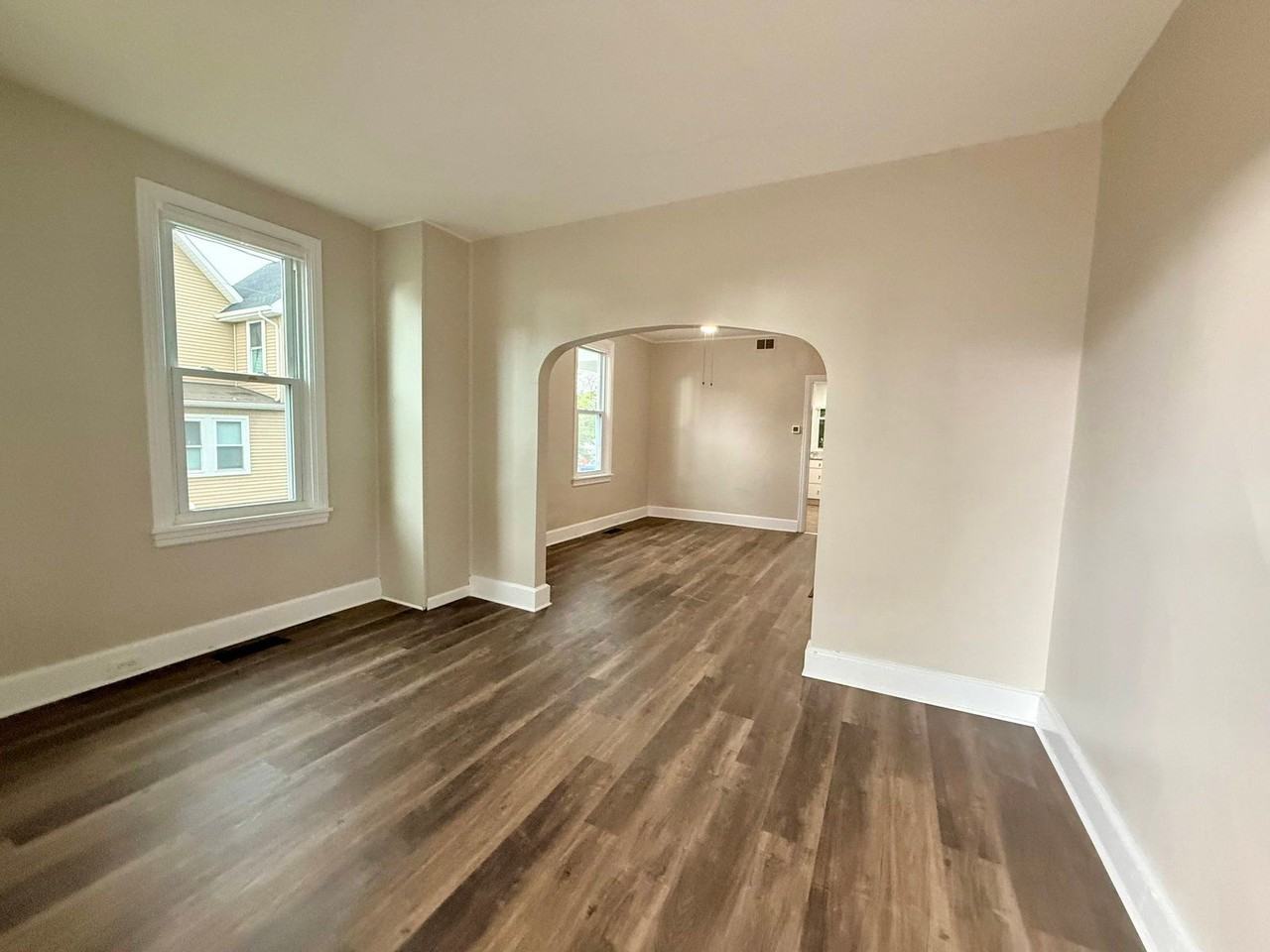 1067 Main St - Photo 3 of 30