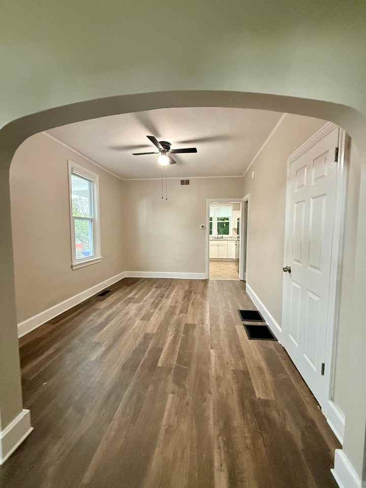 1067 Main St - Photo 5 of 30