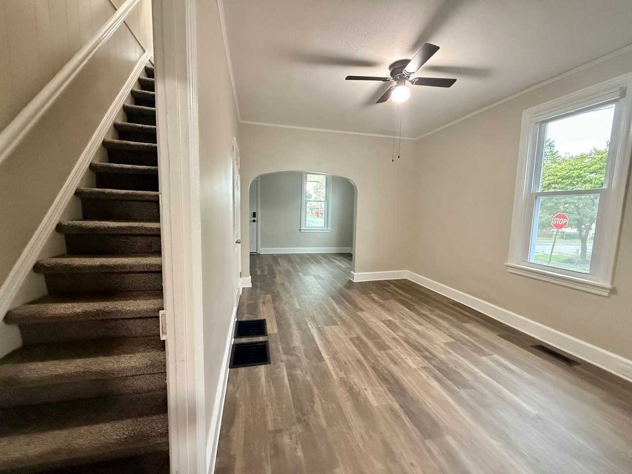 1067 Main St - Photo 6 of 30