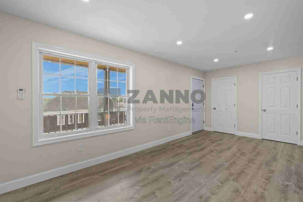 547 Chalkstone Ave #5 - Photo 6 of 16