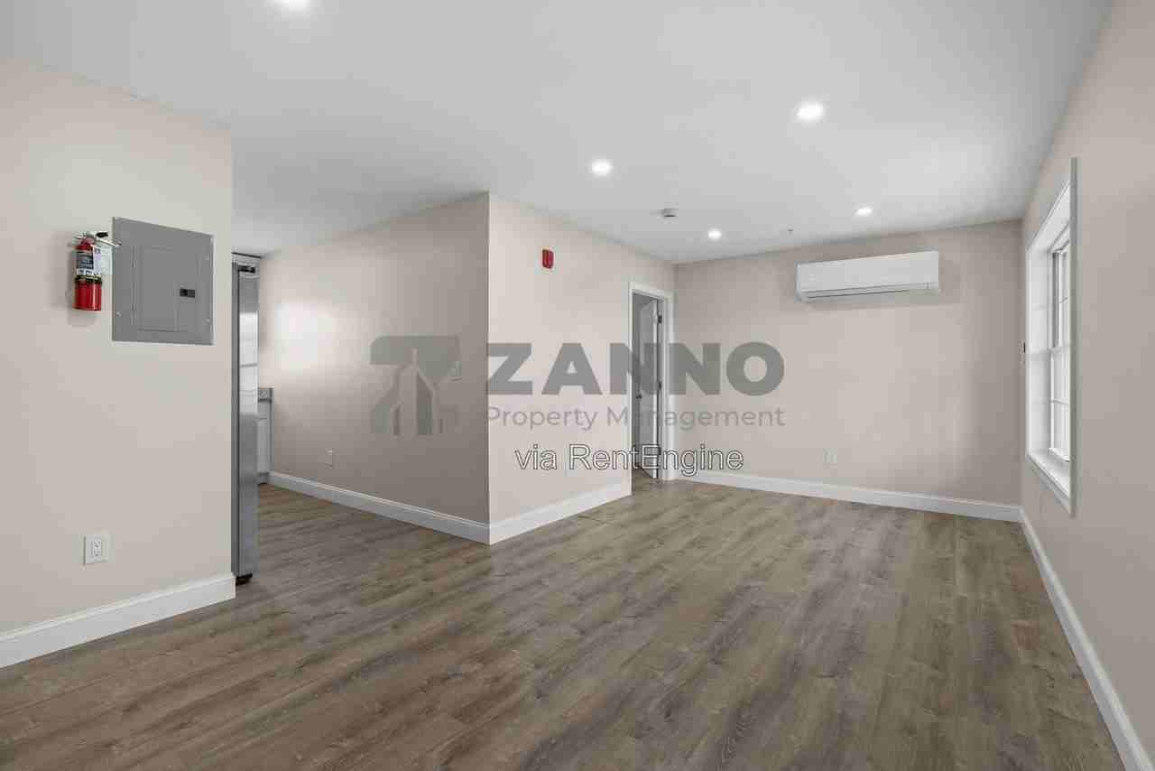 547 Chalkstone Ave #5 - Photo 7 of 16