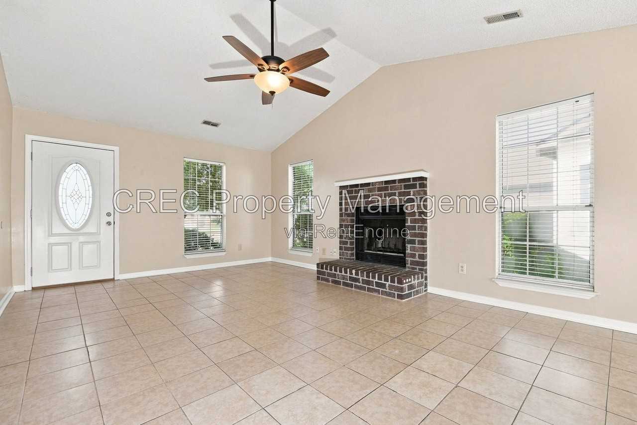 5126 Westview St - Photo 3 of 18