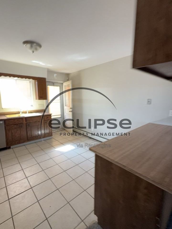 1311 N 16th St #1 - Photo 5 of 13