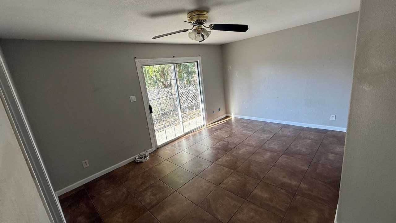 879 Wilson Ave - Photo 6 of 7