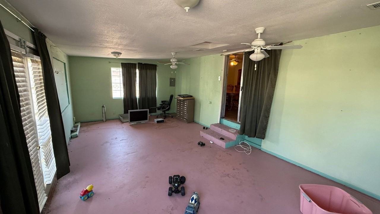 875 Wilson Ave - Photo 6 of 9