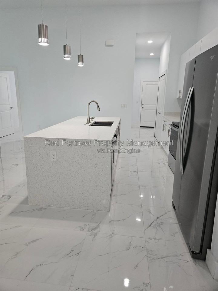 3211 50th St W - Photo 5 of 14