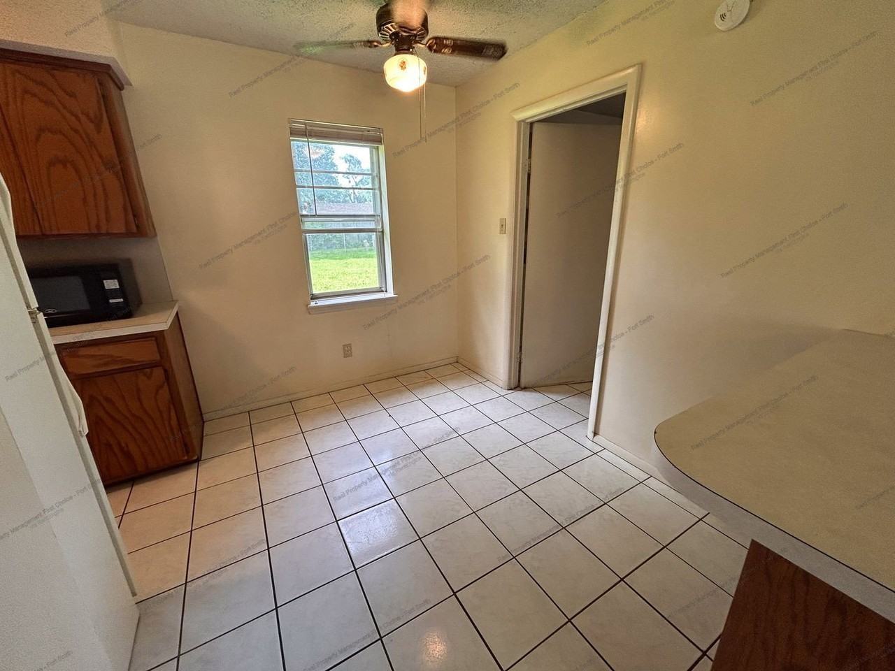 905 W Baltimore St - Photo 4 of 20