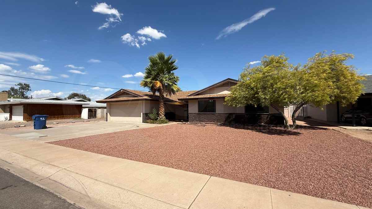 2715 S Rita Ln - Photo 2 of 22