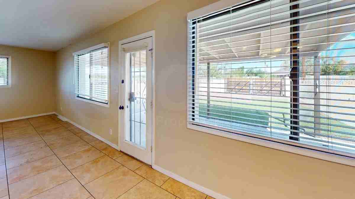 2715 S Rita Ln - Photo 6 of 22