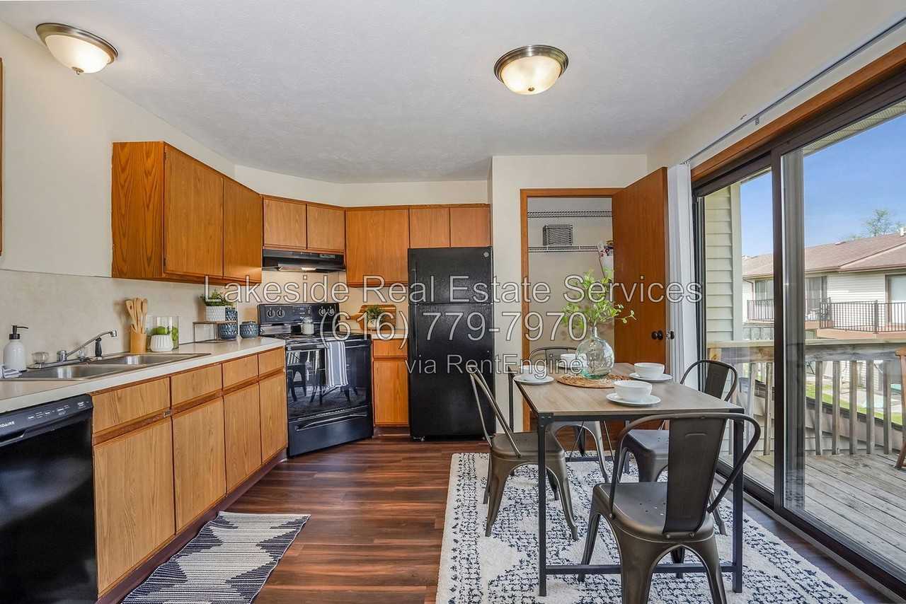 2912 Locke Ave Sw #3 - Photo 4 of 21