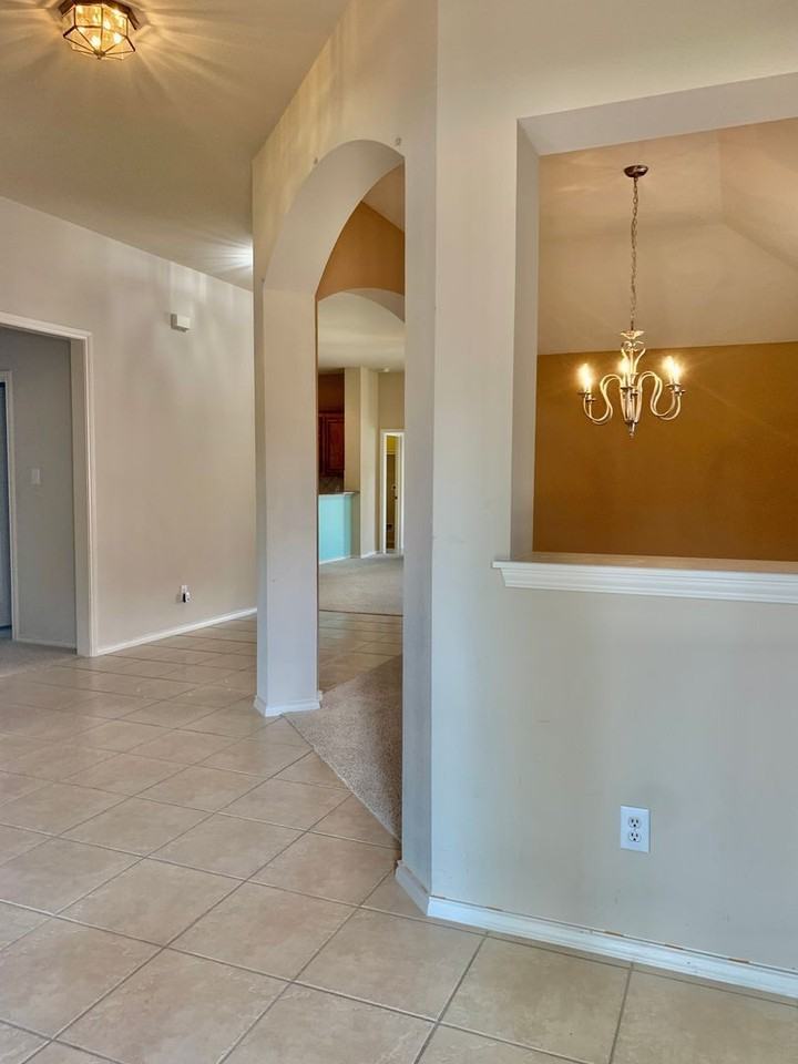 11210 Jadestone Creek Ln - Photo 2 of 33