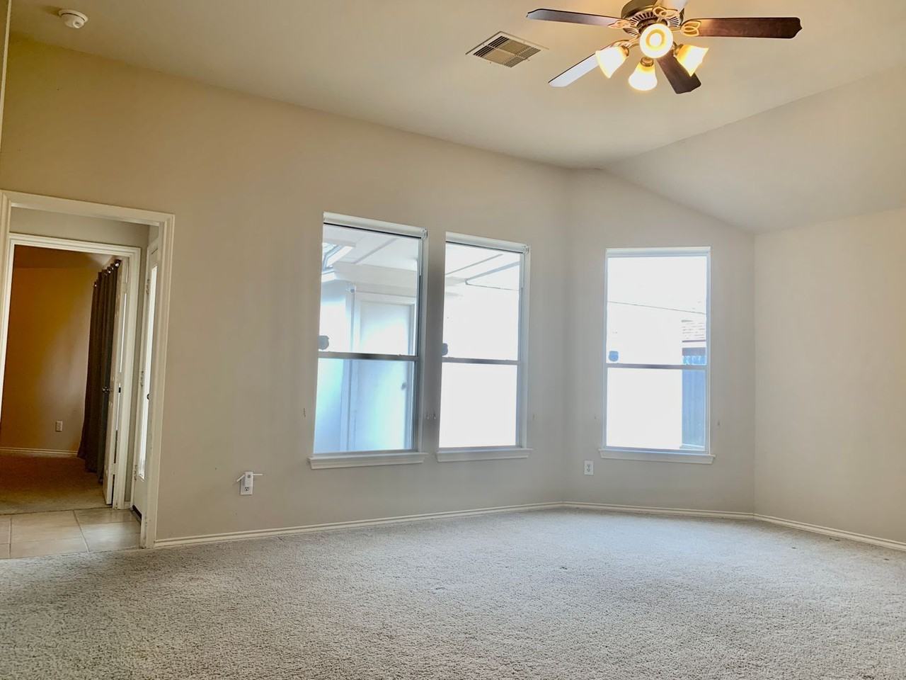 11210 Jadestone Creek Ln - Photo 5 of 33