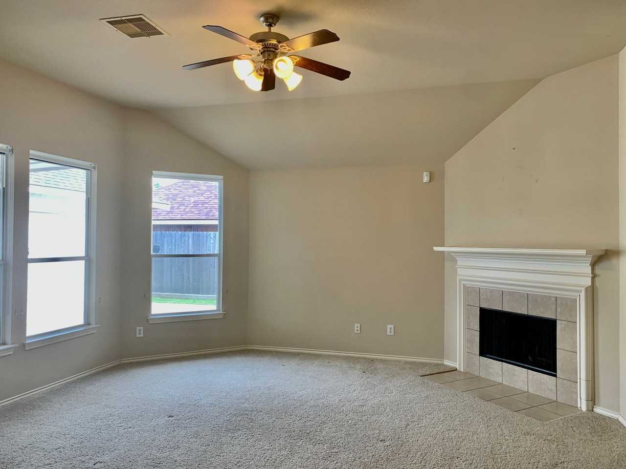 11210 Jadestone Creek Ln - Photo 6 of 33