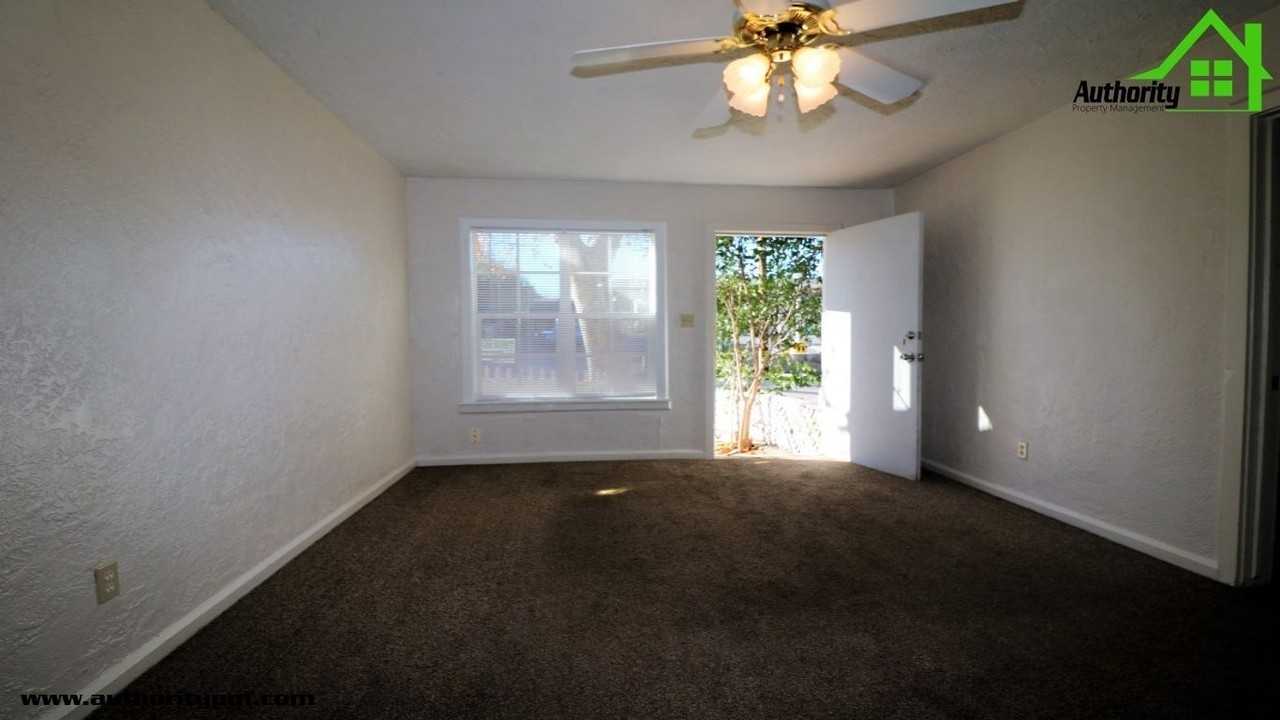 1137 Magnolia Ave - Photo 3 of 20