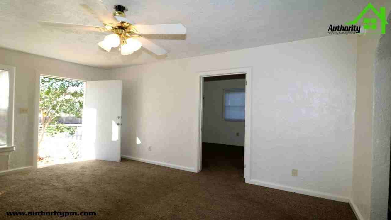1137 Magnolia Ave - Photo 4 of 20