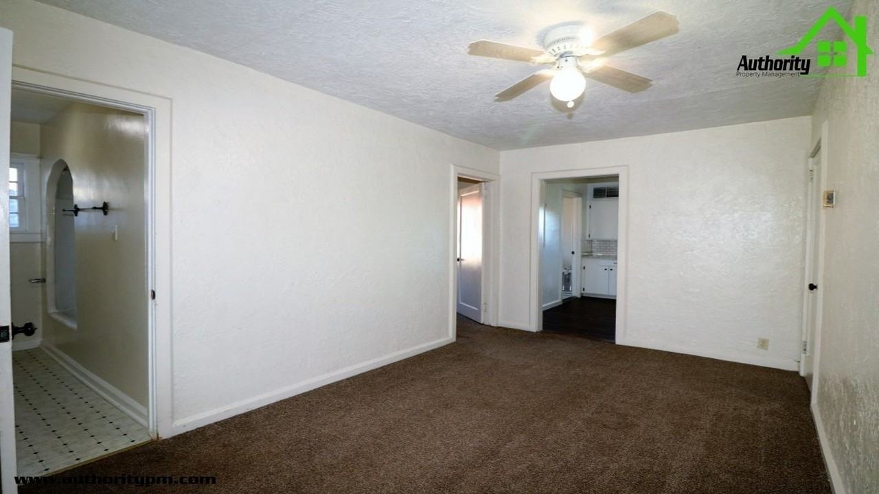1137 Magnolia Ave - Photo 5 of 20