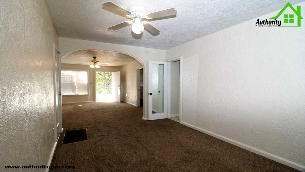 1137 Magnolia Ave - Photo 6 of 20
