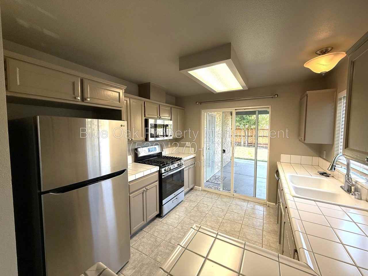 3079 Boulder Dr - Photo 5 of 13