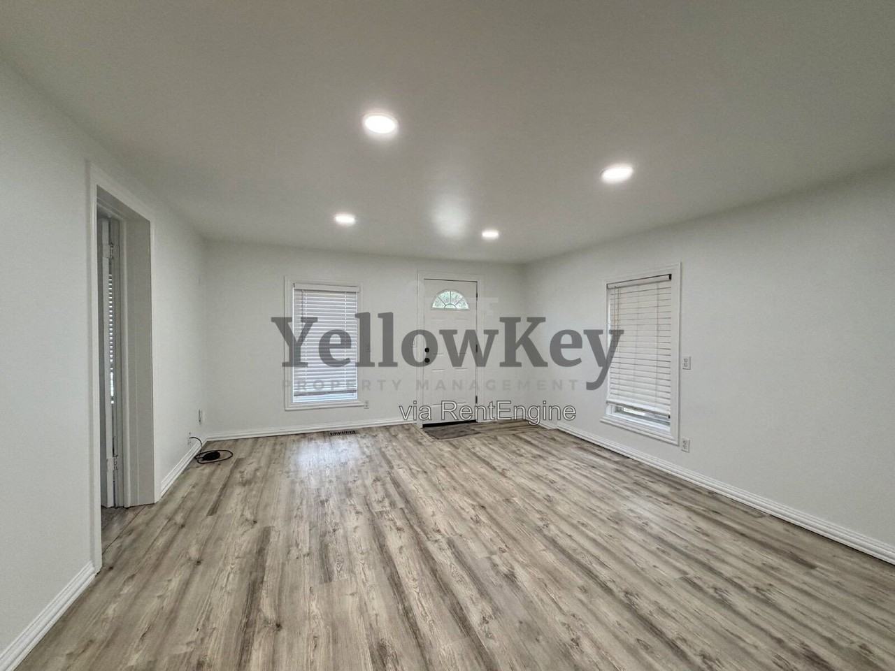 121 S 4th St - Photo 3 of 10