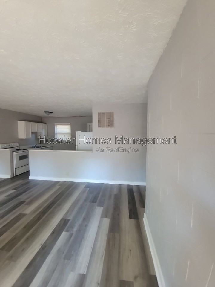 1254 W 23rd St #12 - Photo 3 of 25