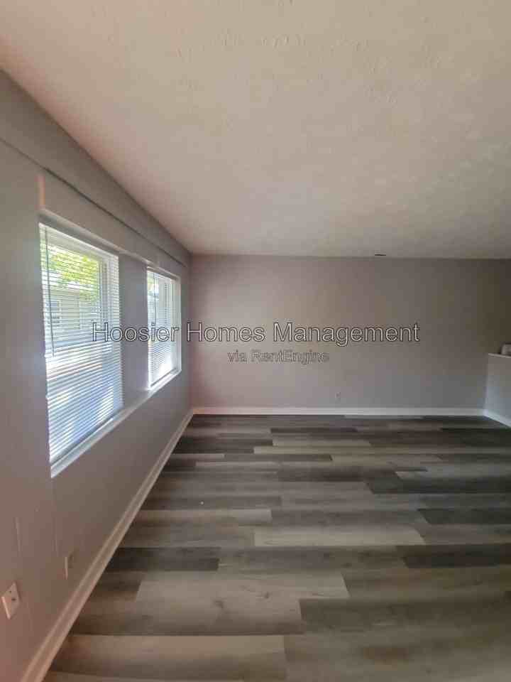 1254 W 23rd St #12 - Photo 4 of 25