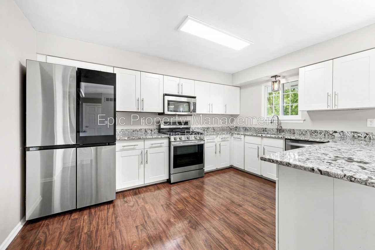 2233 Brookhaven Rd - Photo 3 of 18