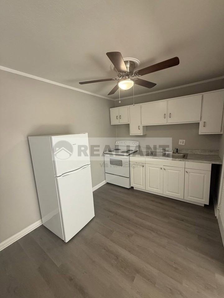 1708 Jennifer Rd #A5 - Photo 3 of 20
