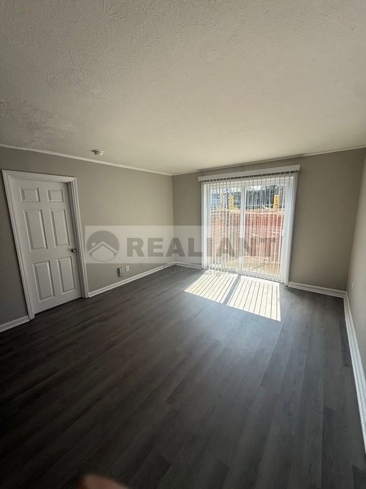 1708 Jennifer Rd #A5 - Photo 5 of 20