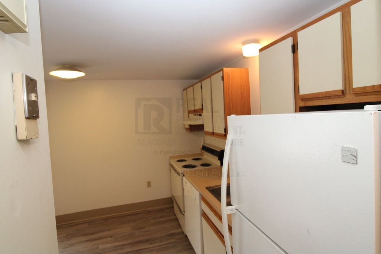 28 Ivy Ln #4 - Photo 3 of 21