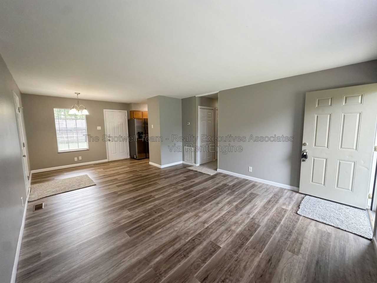 1108 Ruskin Dr - Photo 3 of 16