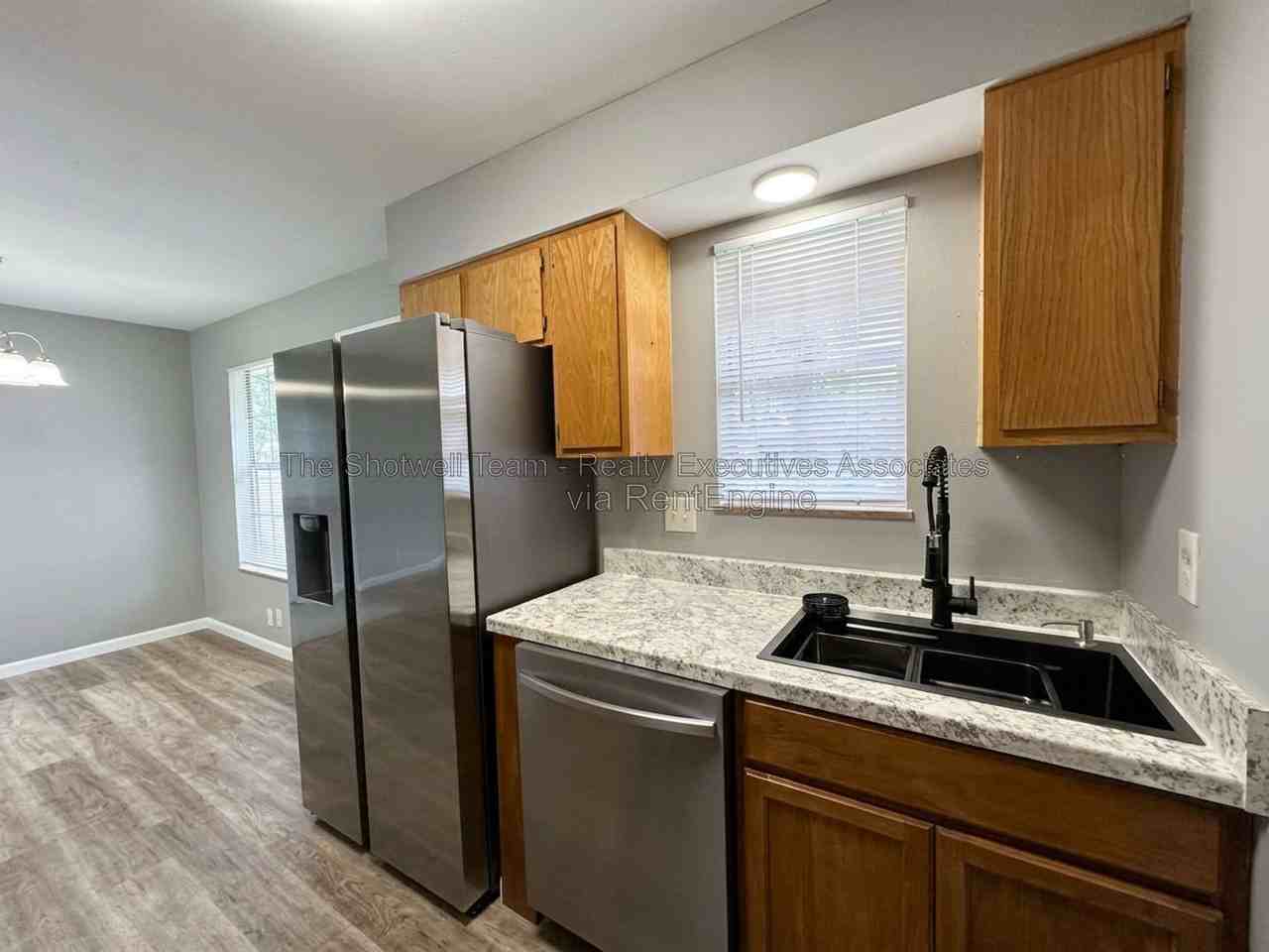 1108 Ruskin Dr - Photo 7 of 16