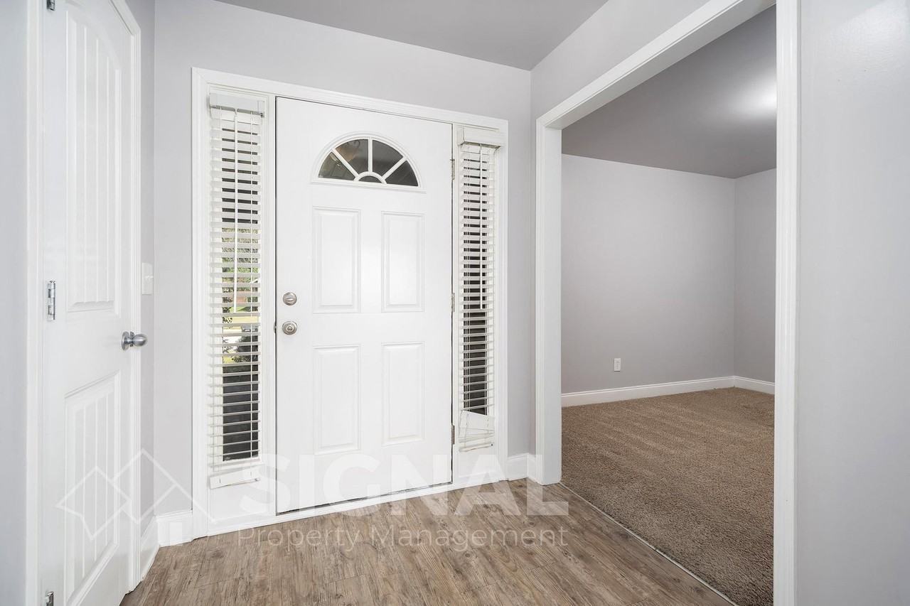 473 River Crest Dr N - Photo 5 of 32