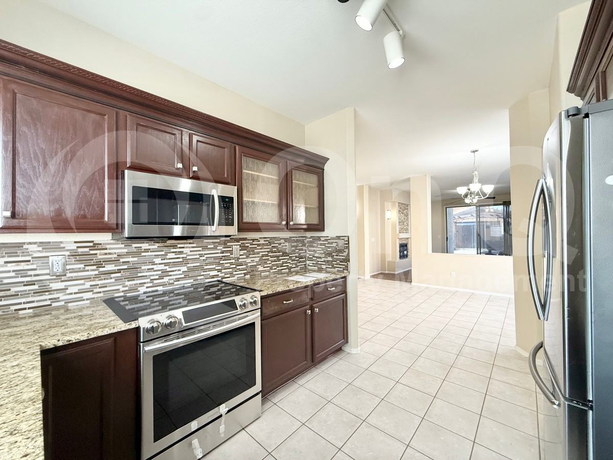 10538 E Flossmoor Ave - Photo 3 of 23