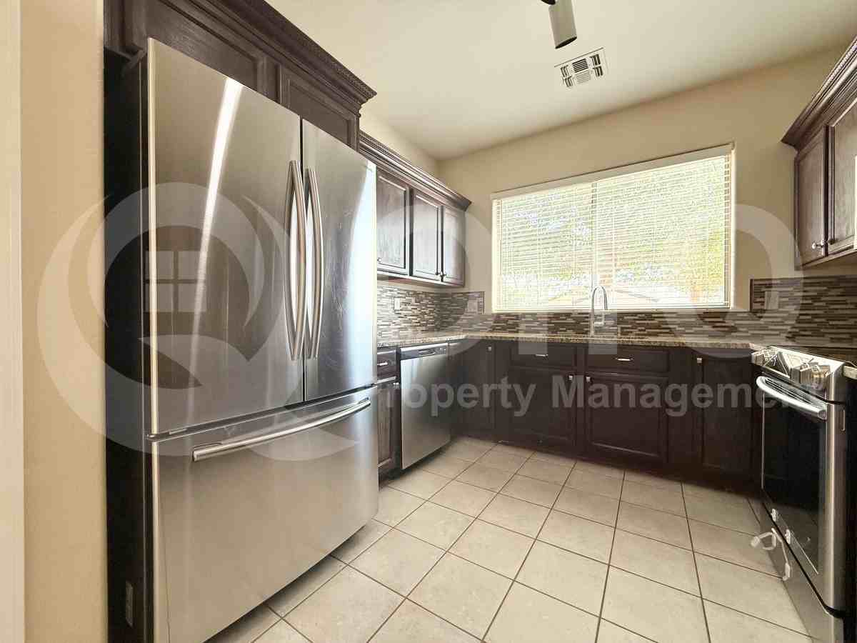 10538 E Flossmoor Ave - Photo 4 of 23