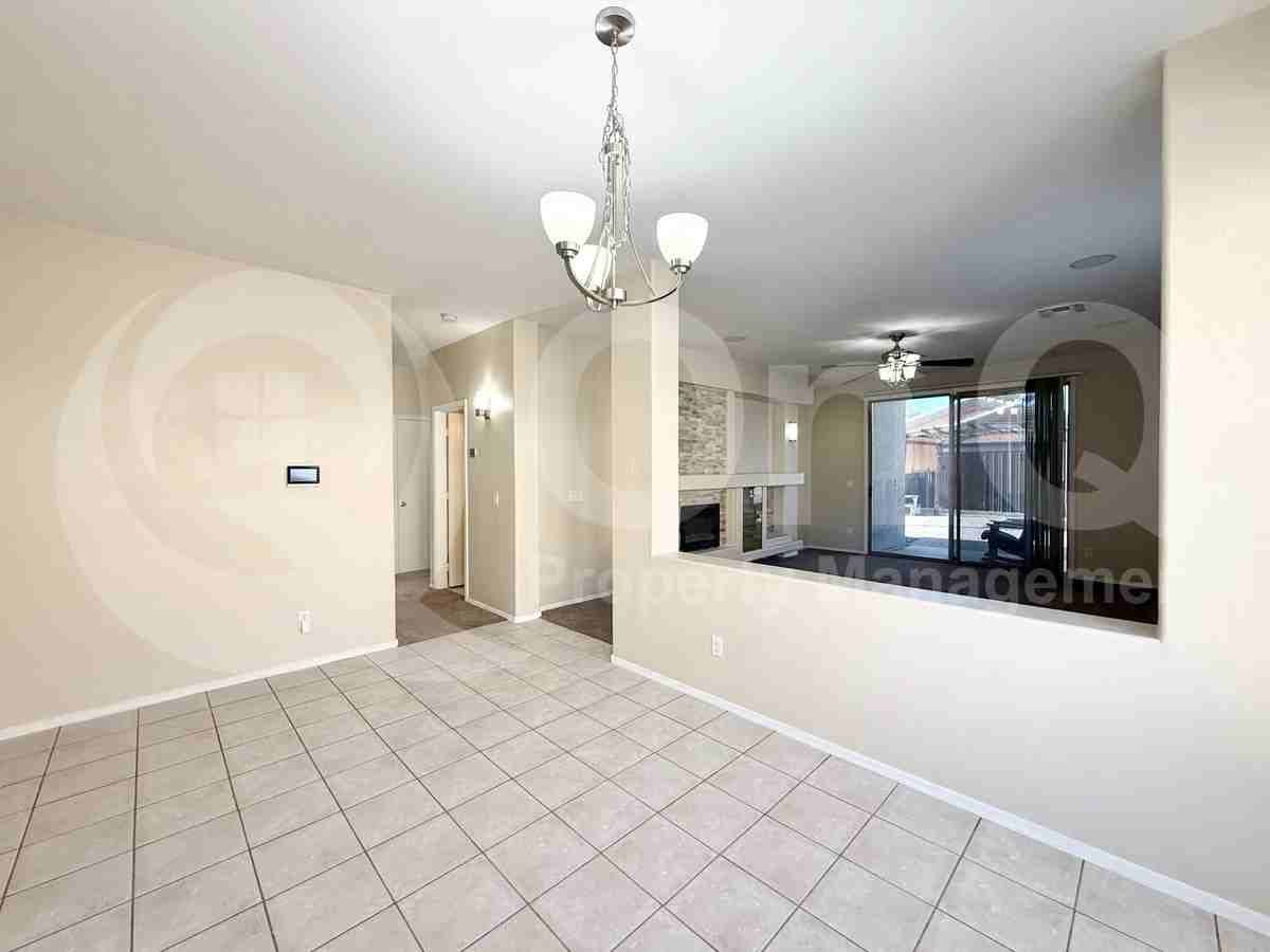 10538 E Flossmoor Ave - Photo 7 of 23