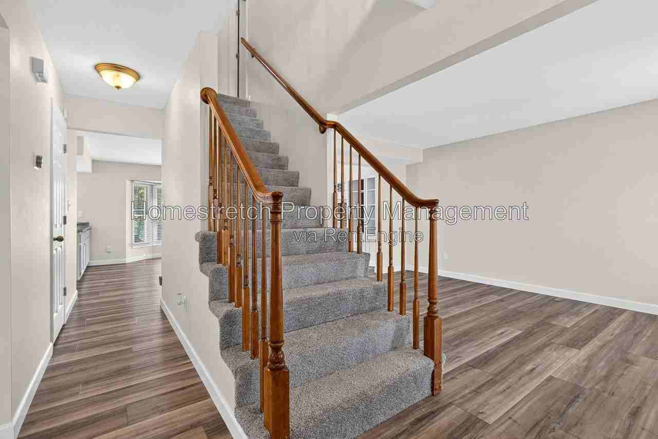 6910 Emmons Dr - Photo 4 of 50