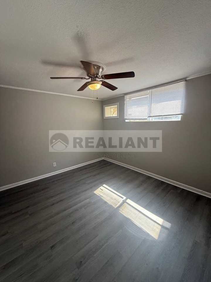 1708 Jennifer Rd #B5 - Photo 6 of 20