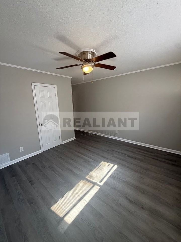 1708 Jennifer Rd #B5 - Photo 7 of 20