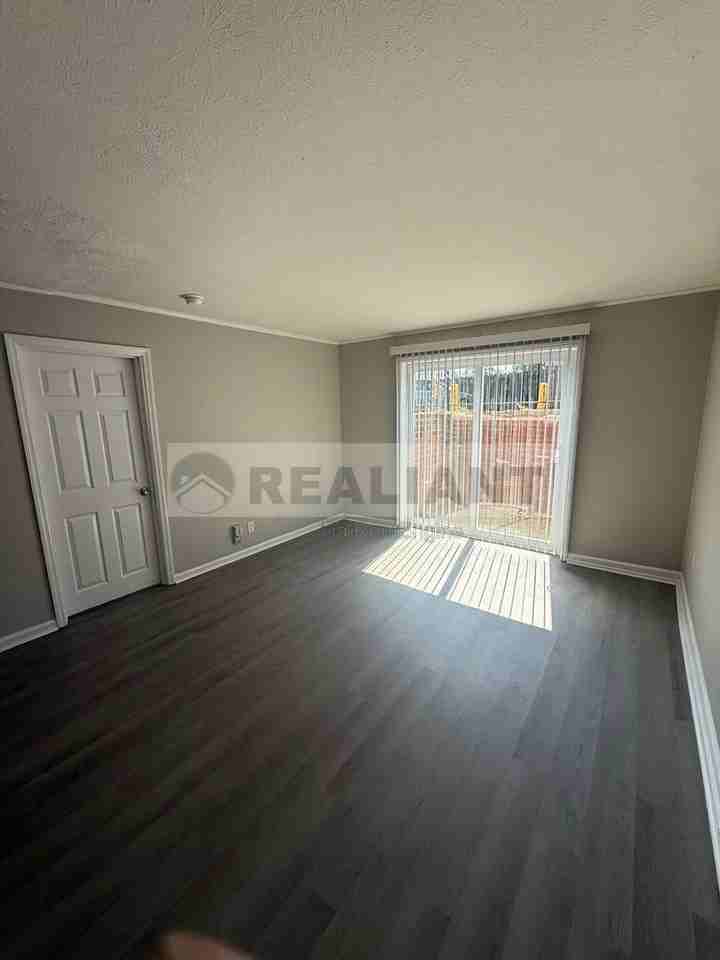 1708 Jennifer Rd #B5 - Photo 2 of 20