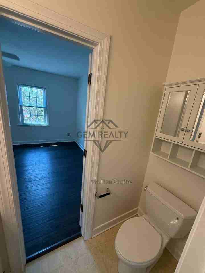 815 College Ave - Photo 3 of 41