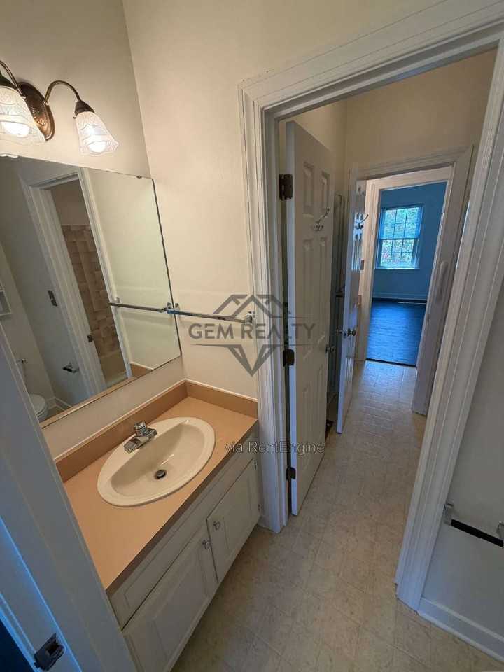 815 College Ave - Photo 4 of 41