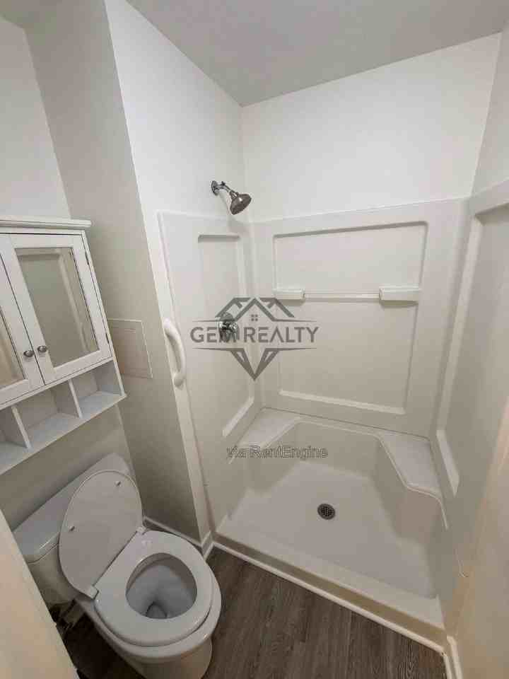 815 College Ave - Photo 5 of 41