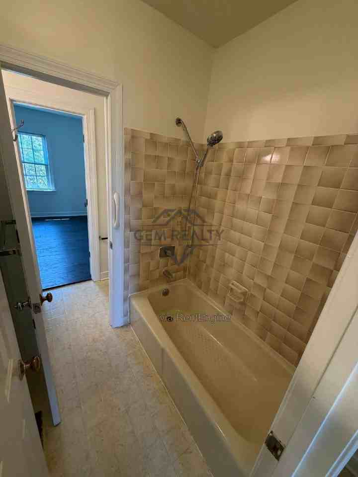 815 College Ave - Photo 6 of 41