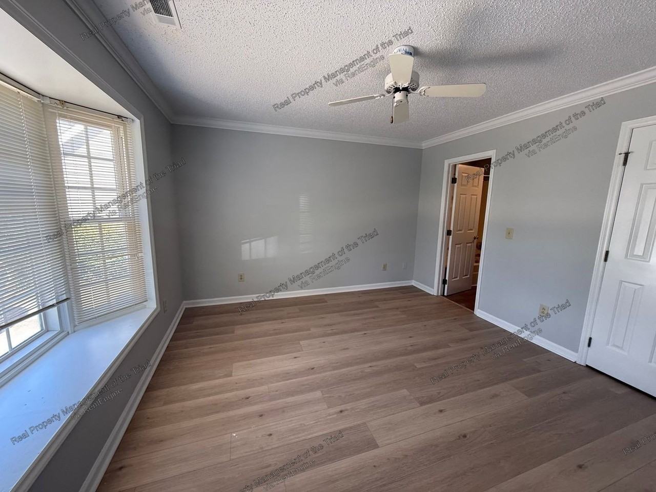 127 Edgedale Ct - Photo 2 of 18
