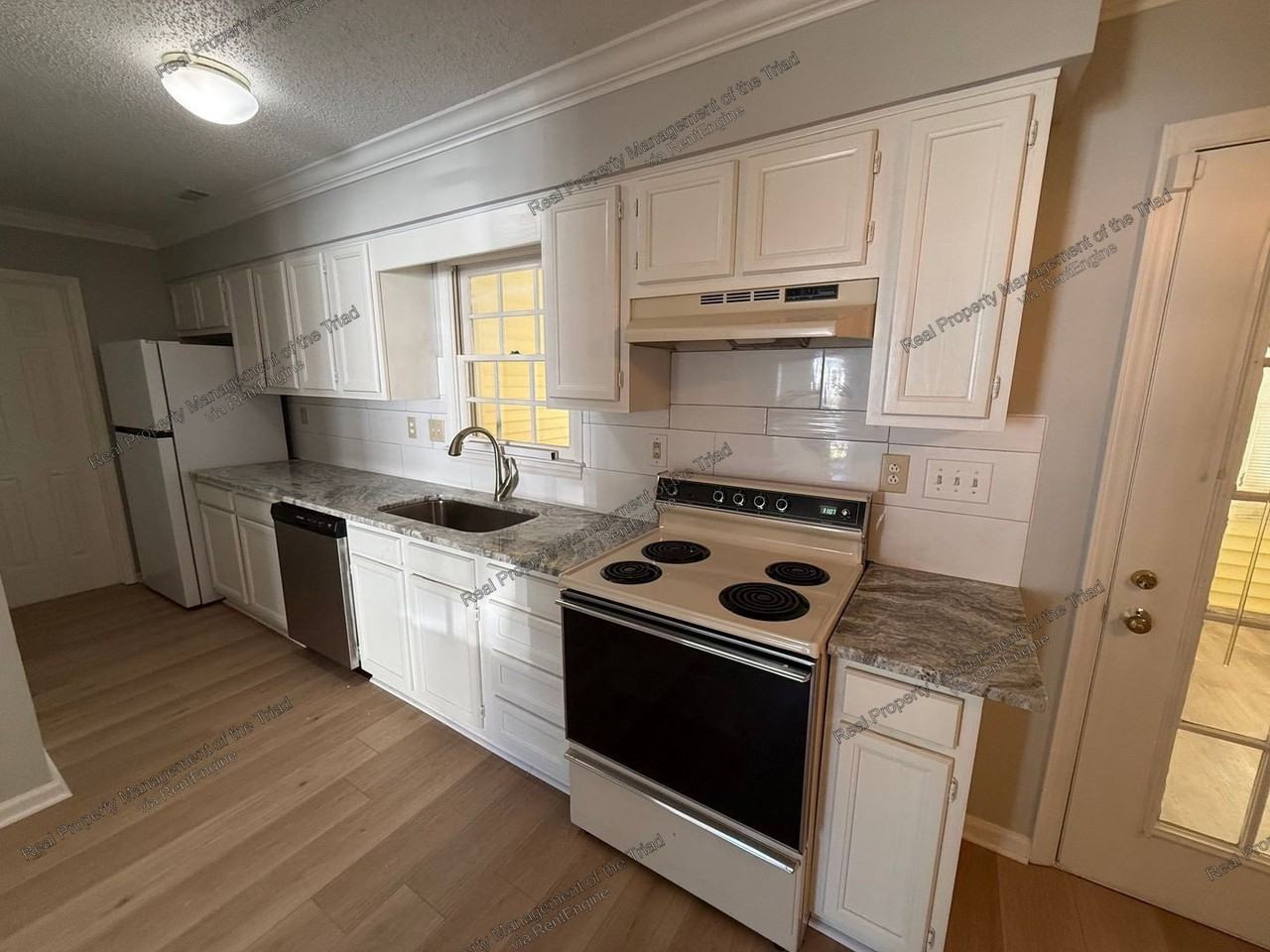 127 Edgedale Ct - Photo 3 of 18